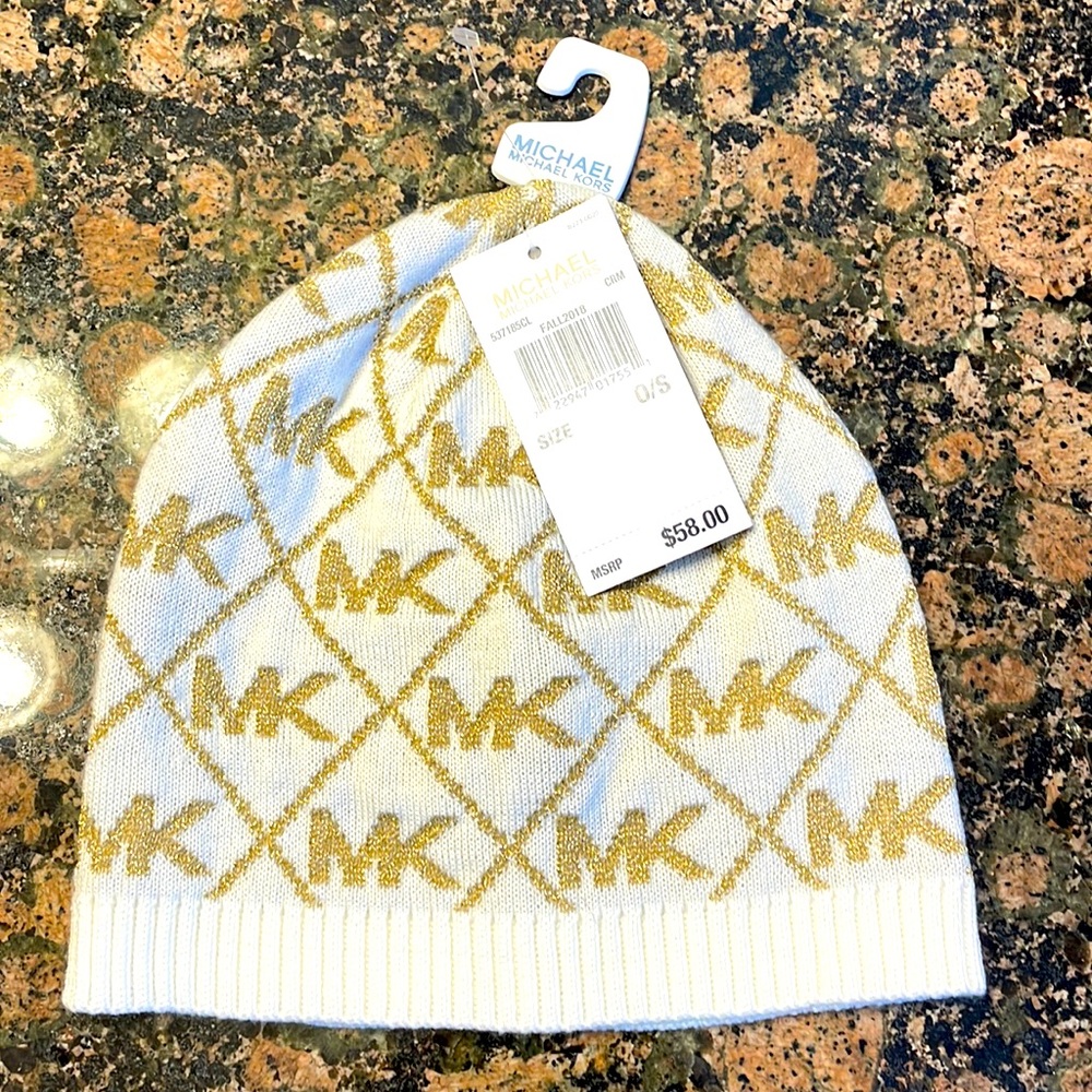 MICHAEL KORS BEANIE CREAM COLOR WITH GOLD LOGO RETAIL 58.00 NWT